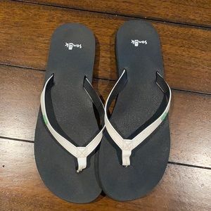 Women’s Sanuk size 8